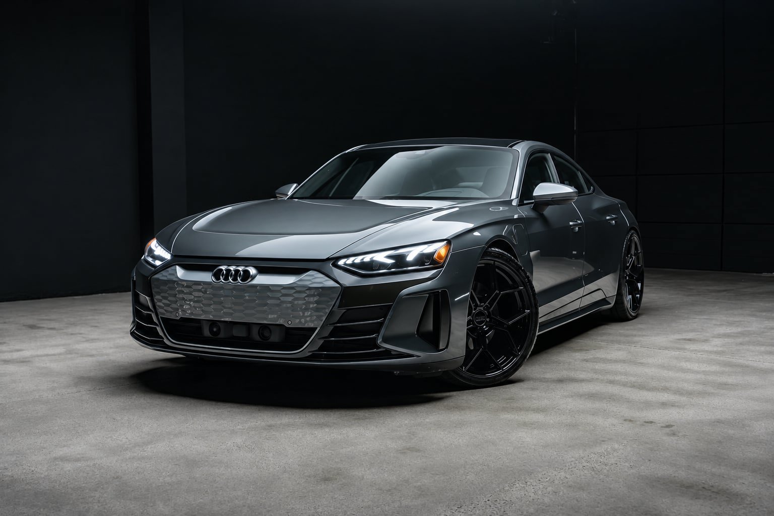 Used 2022 Audi e-tron GT Premium Plus AWD/4WD image 2