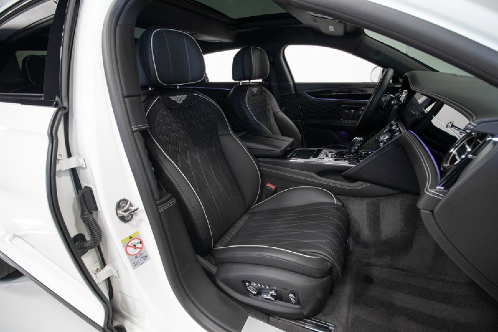 Used 2021 Bentley Flying Spur V8 image 57