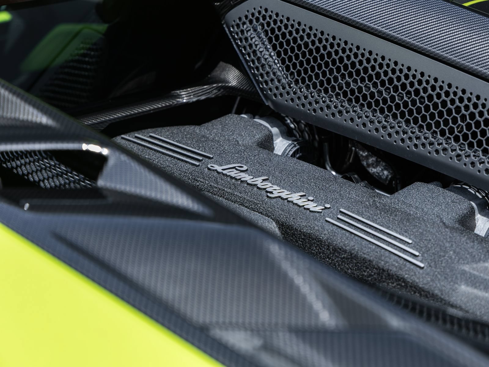 Used 2025 Lamborghini Revuelto AWD/4WD image 16