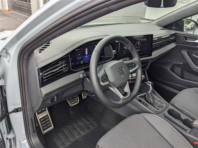 Used 2025 Volkswagen Jetta Sport image 10