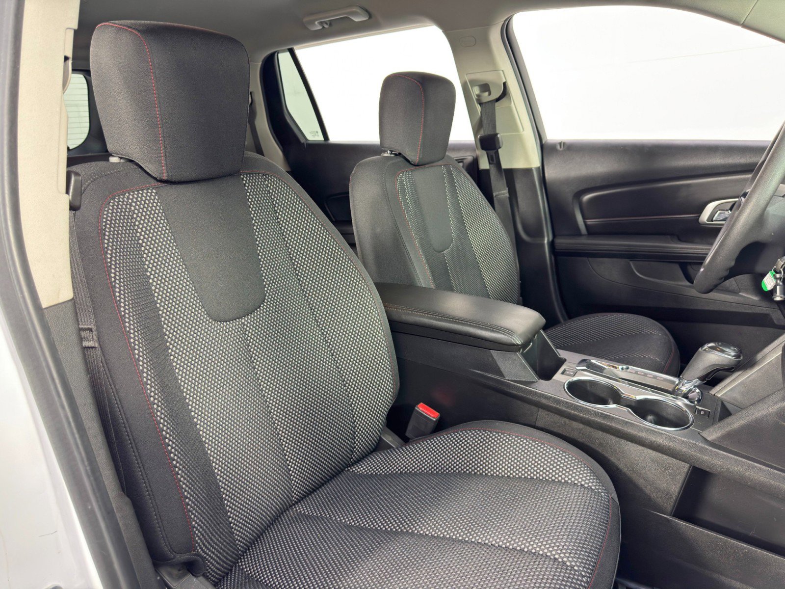 Used 2017 GMC Terrain SLE image 31