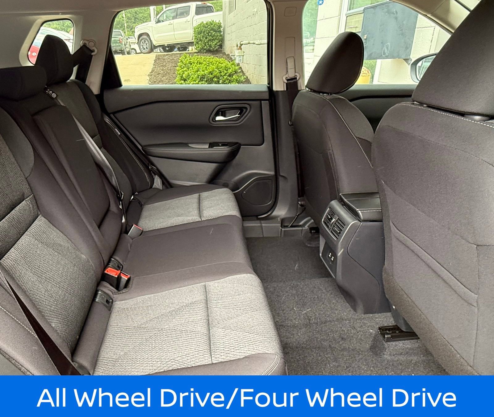 Certified 2025 Nissan Rogue SV image 14