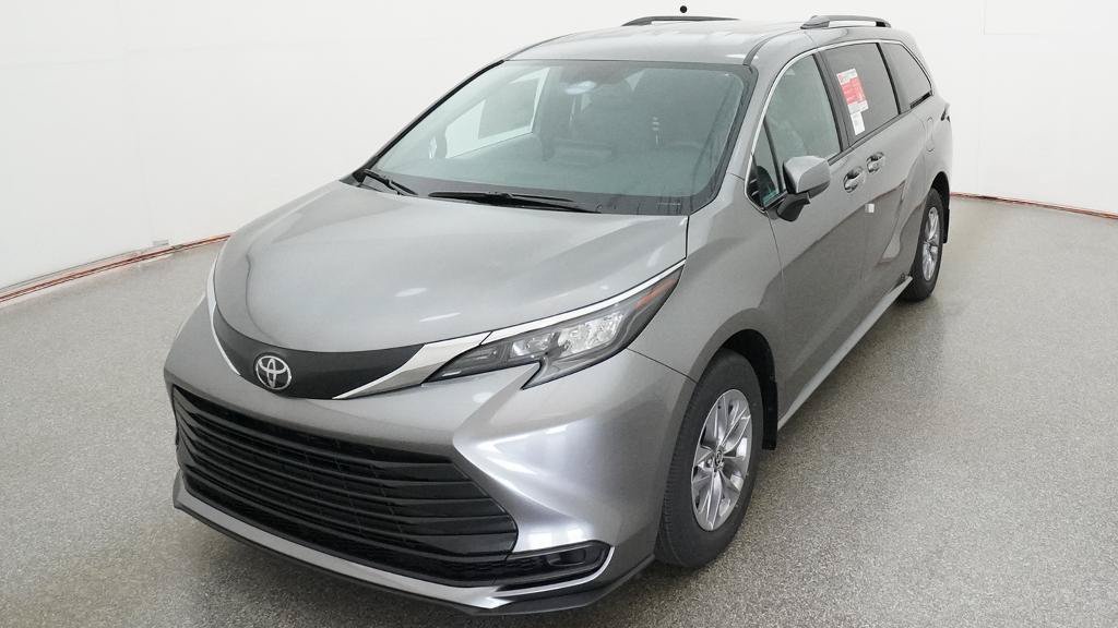 New 2026 Toyota Sienna LE FWD image 3