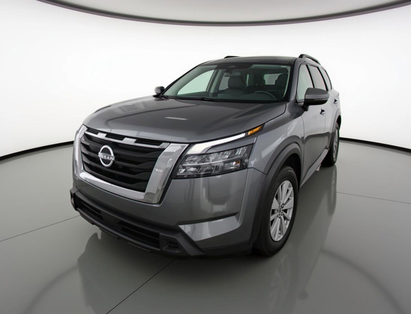 Used 2025 Nissan Pathfinder SV image 3