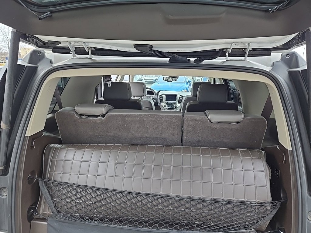 Used 2020 GMC Yukon Denali w/ Denali Premium Package image 18