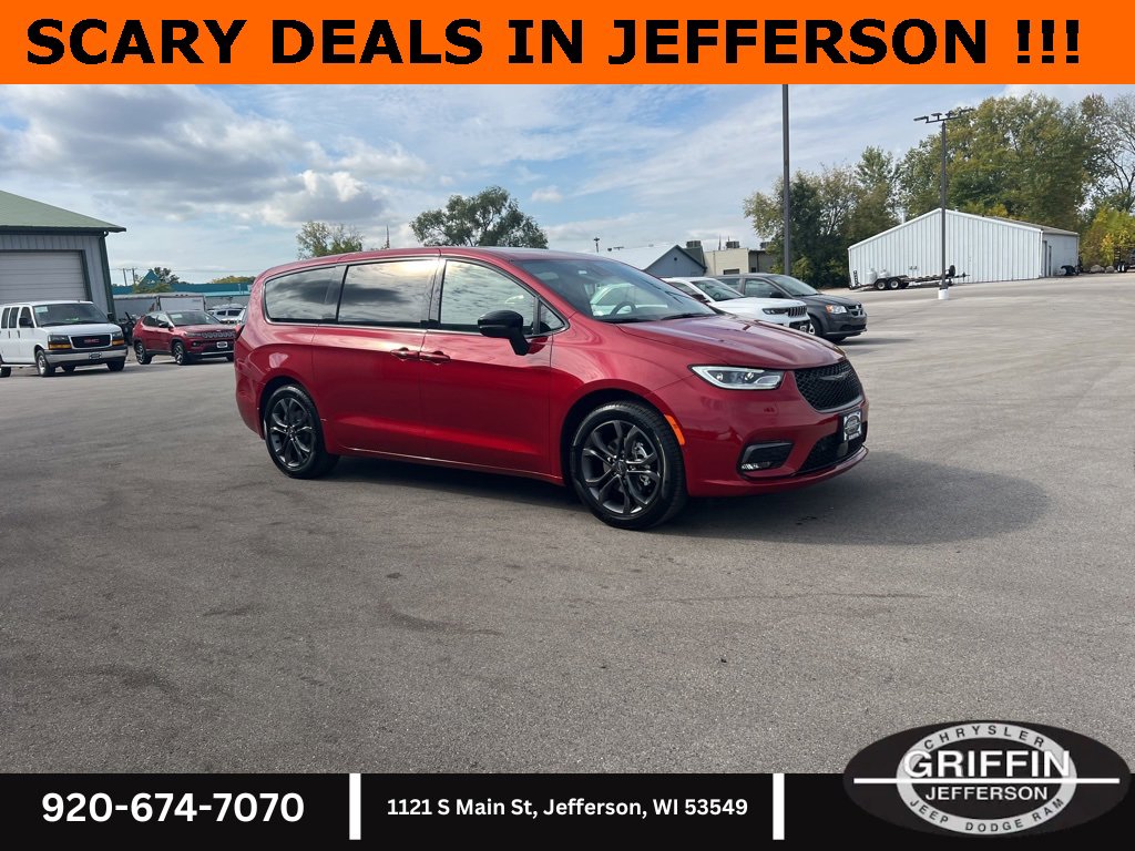 New 2026 Chrysler Pacifica Select image 8
