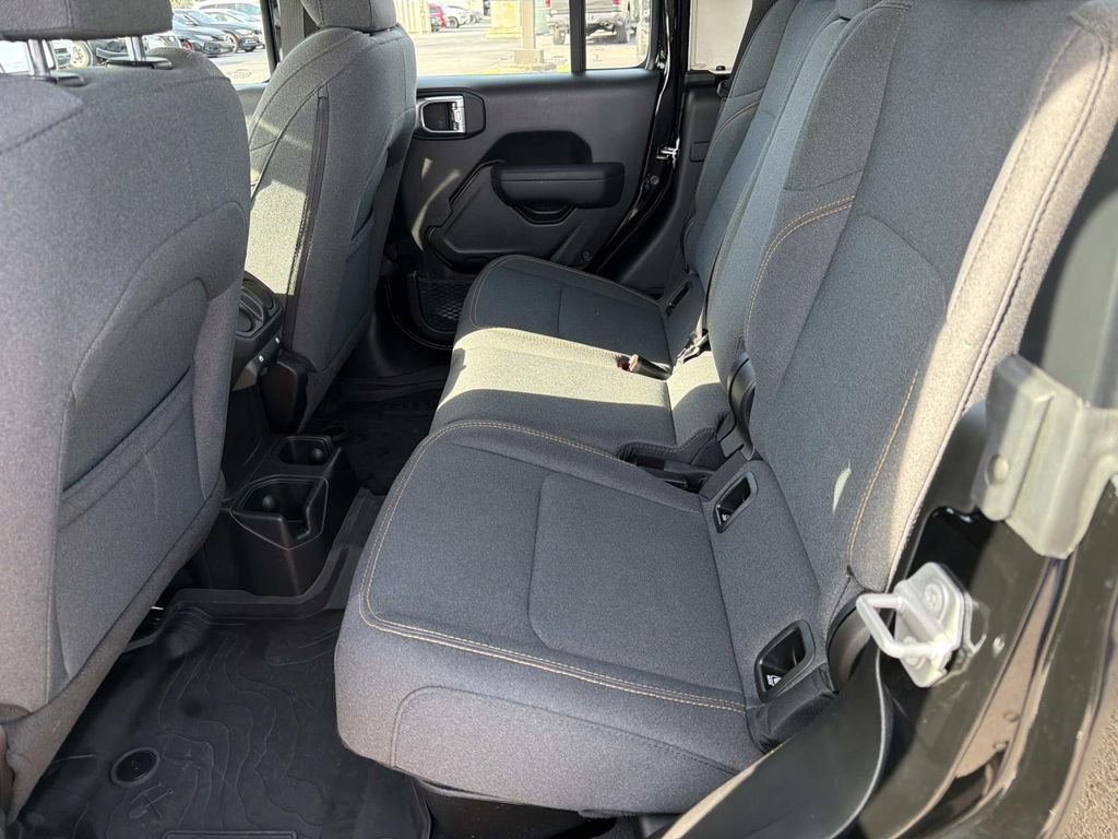 Used 2025 Jeep Gladiator Sport image 15