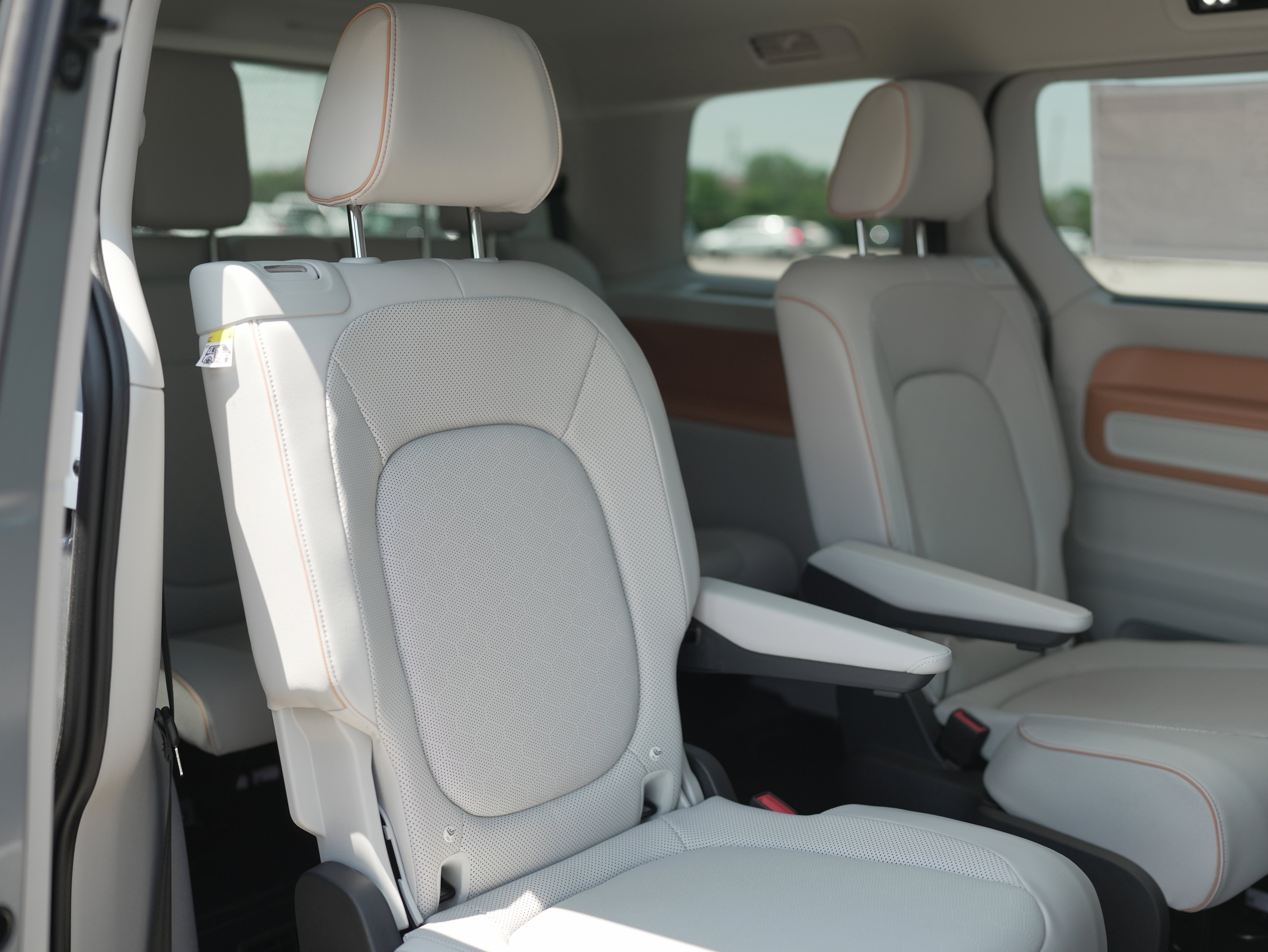 New 2025 Volkswagen ID. Buzz 1st Edition image 23