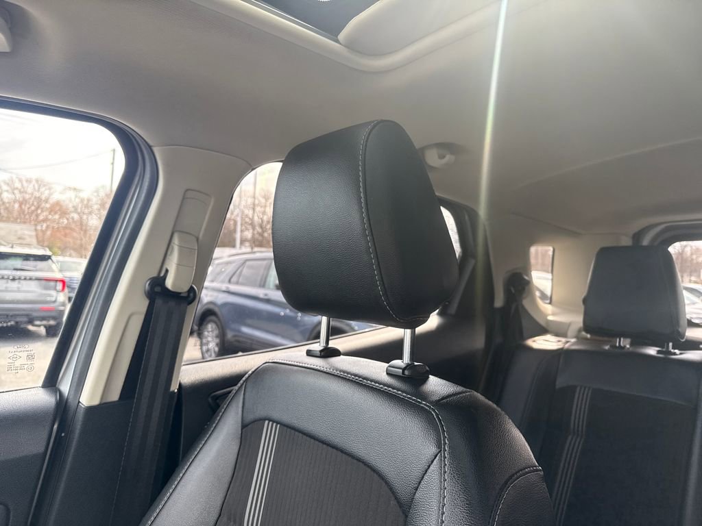 Used 2020 Ford EcoSport SES w/ SES Black Appearance Package image 39