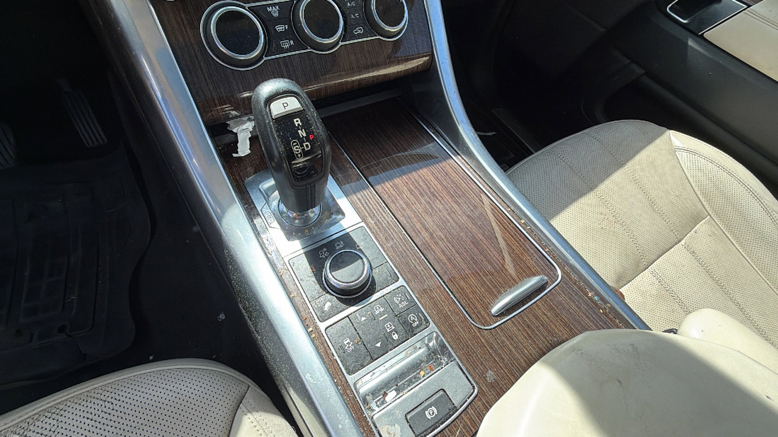 Used 2015 Land Rover Range Rover Sport HSE image 29