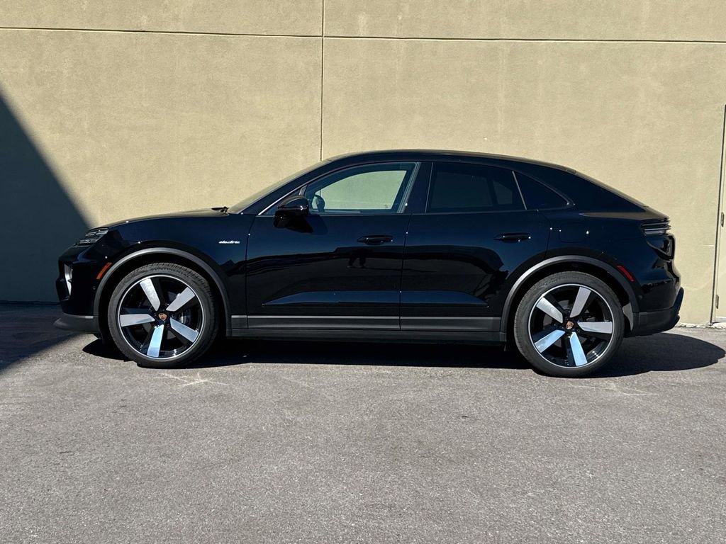 Certified 2025 Porsche Macan Electric image 2