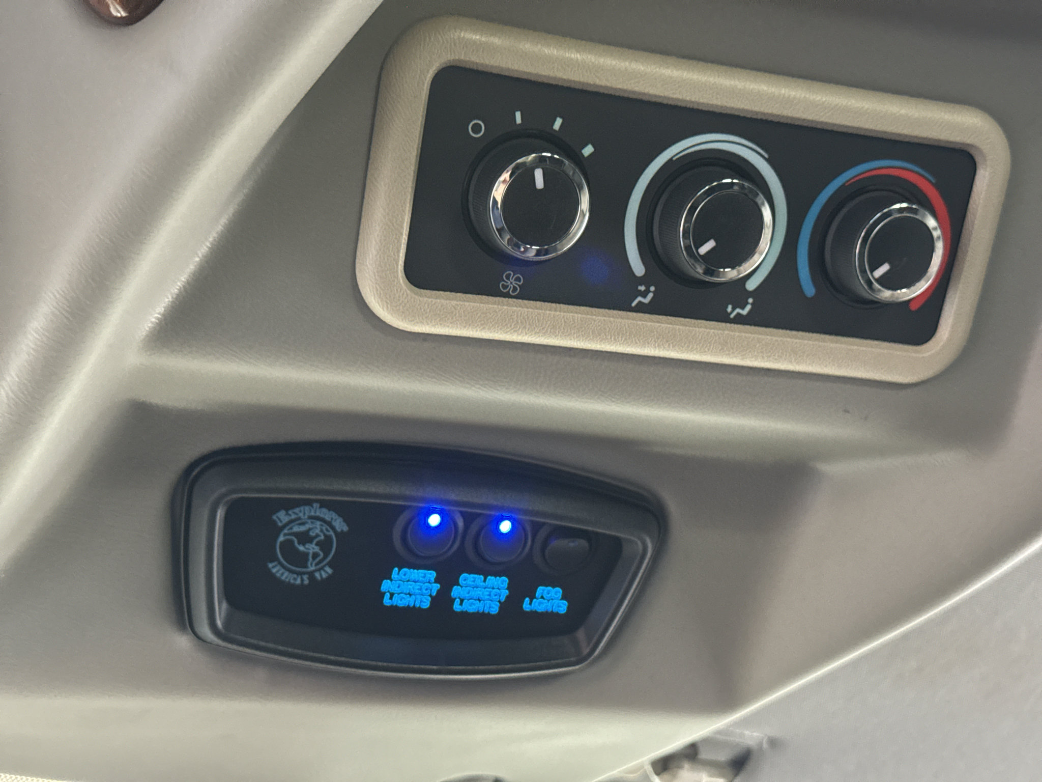 Used 2023 GMC Savana 2500 RWD image 38
