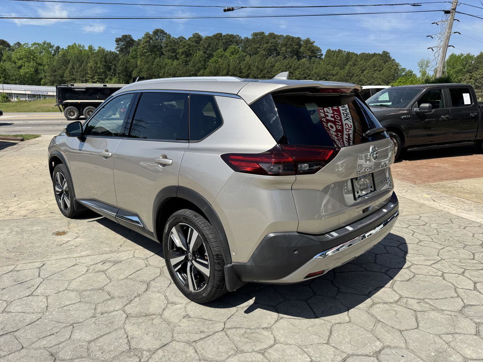 Used 2021 Nissan Rogue Platinum image 11