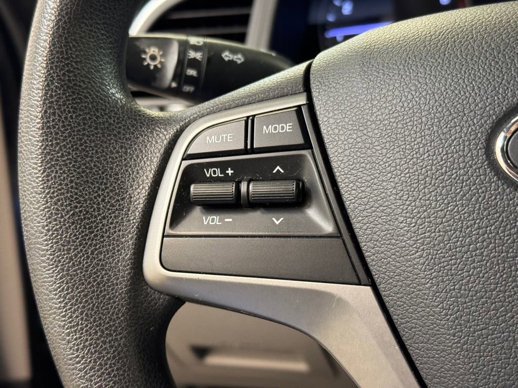 Used 2017 Hyundai Elantra SE image 30