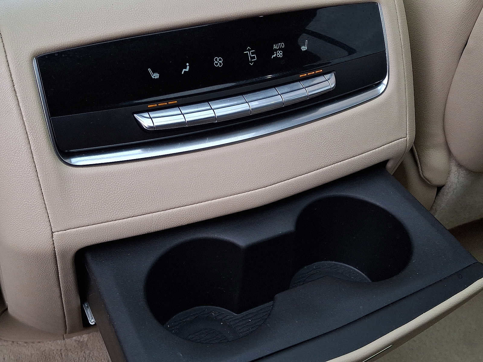 Used 2022 Cadillac Escalade ESV Premium Luxury image 12