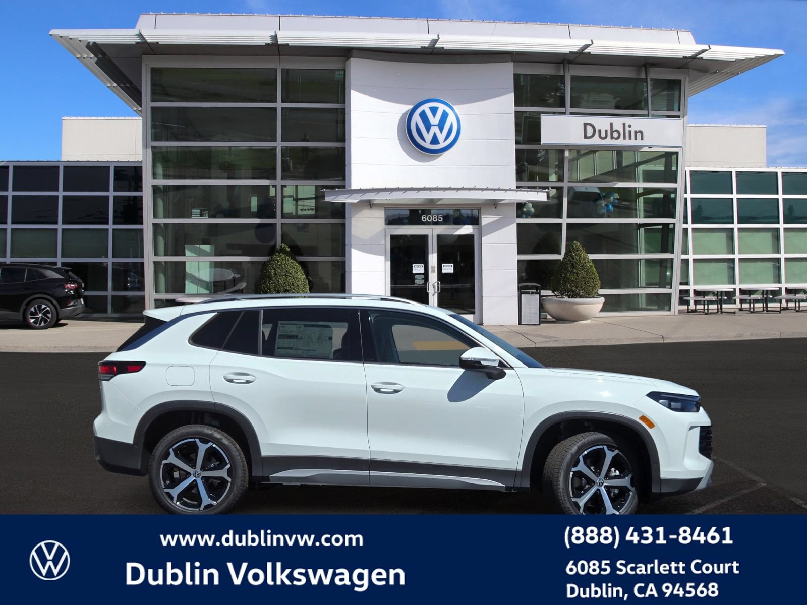New 2026 Volkswagen Tiguan SE AWD/4WD image 3