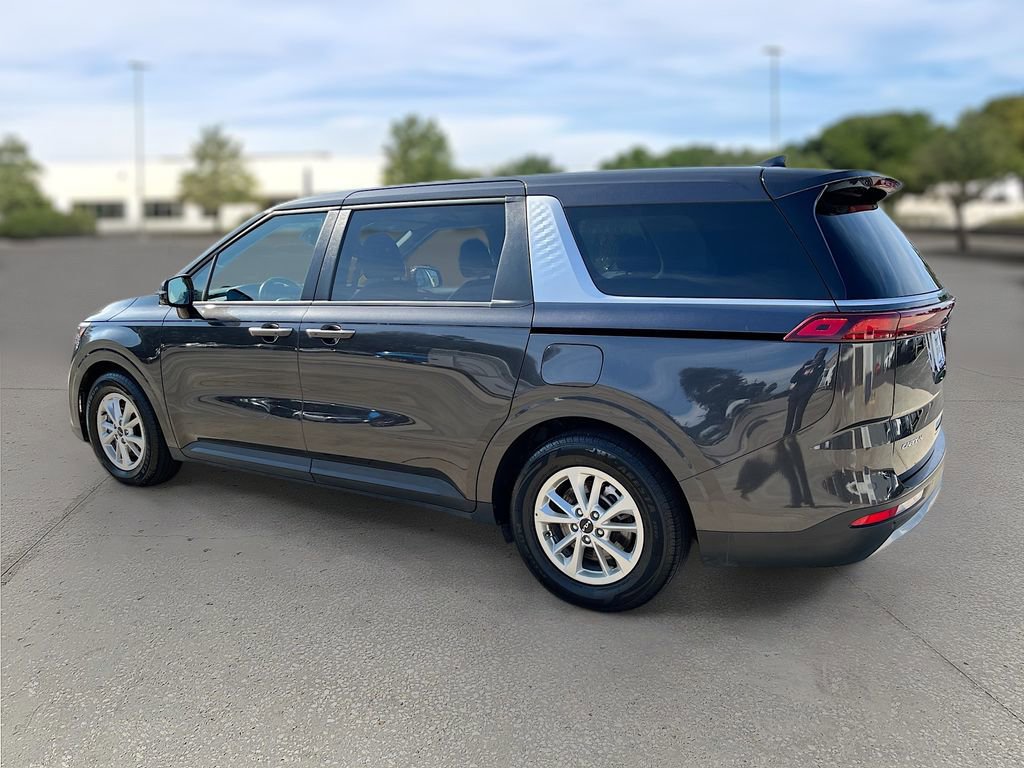 Used 2024 Kia Carnival LX image 4