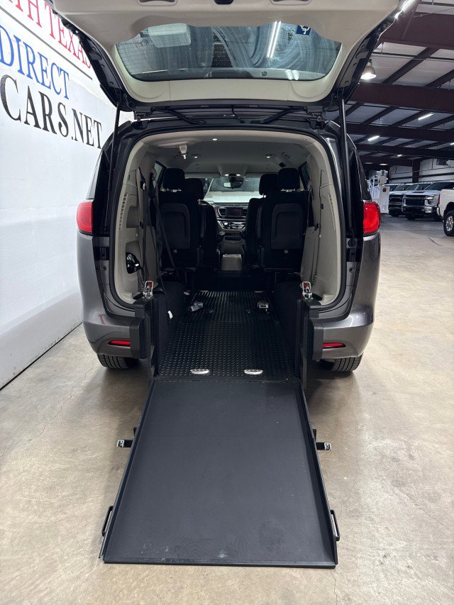 Used 2023 Chrysler Voyager LX image 1