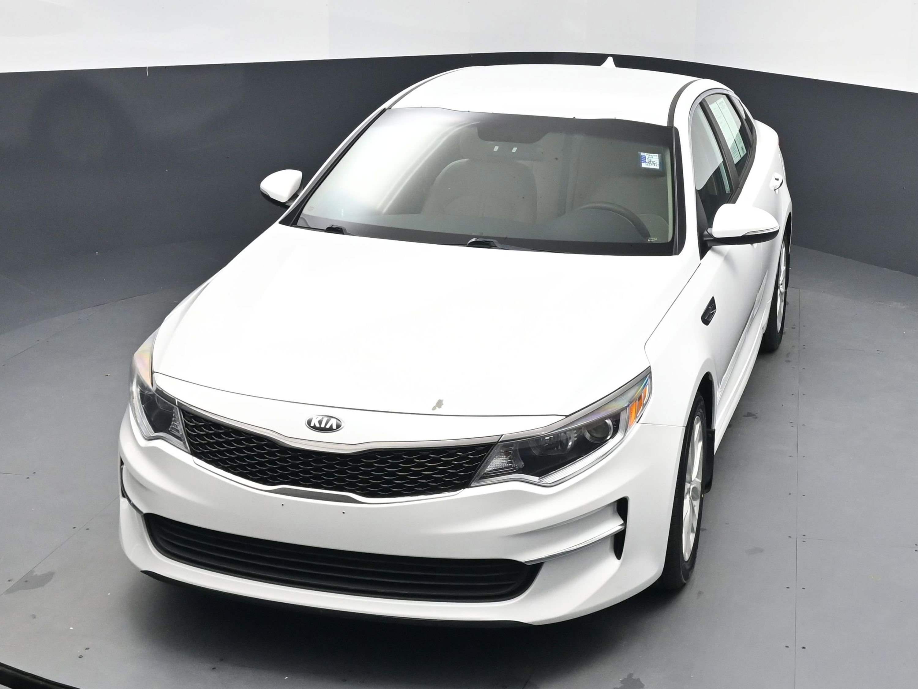Used 2018 Kia Optima LX w/ 17" Alloy Wheels Package image 9