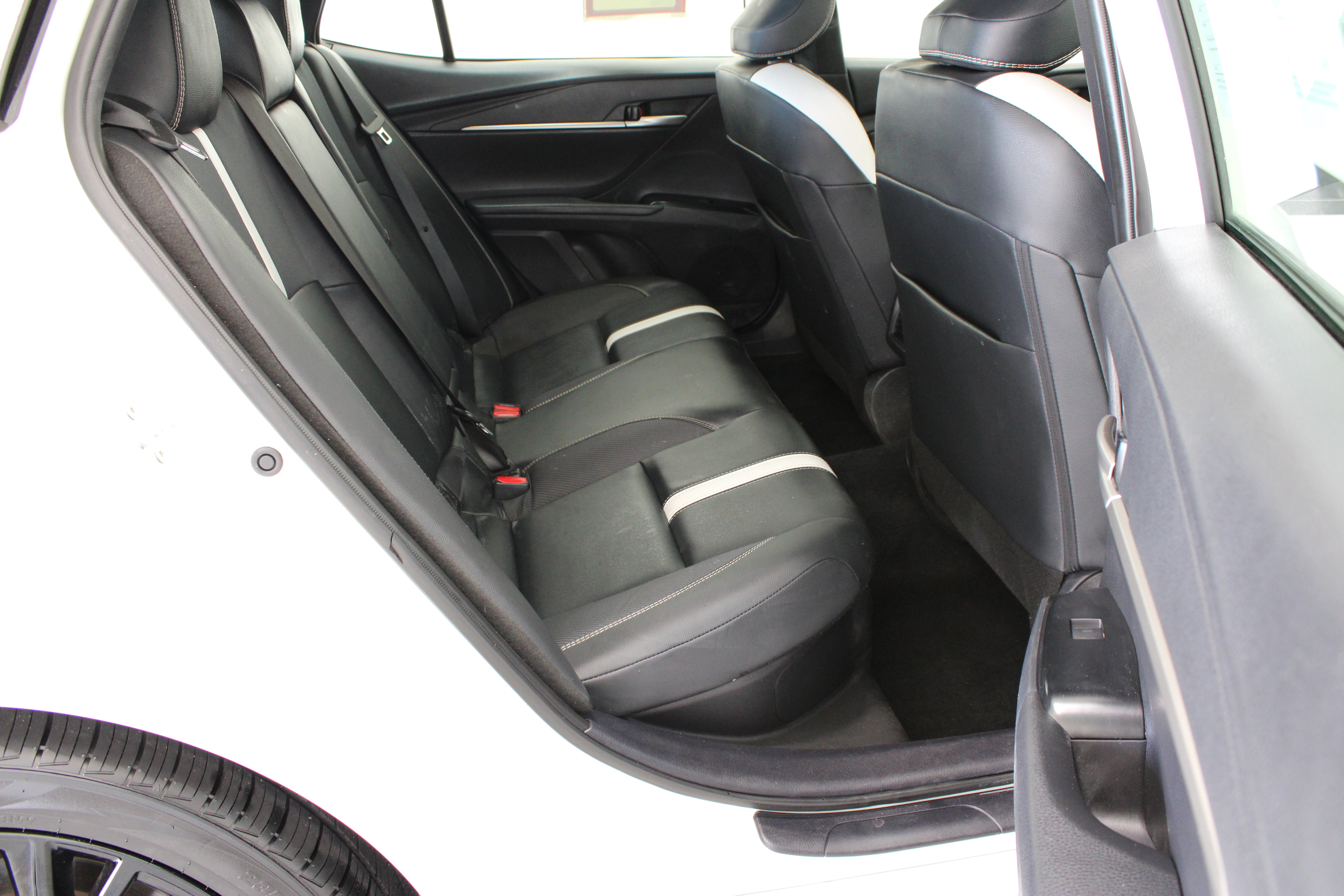 Certified 2025 Toyota Camry SE FWD image 33