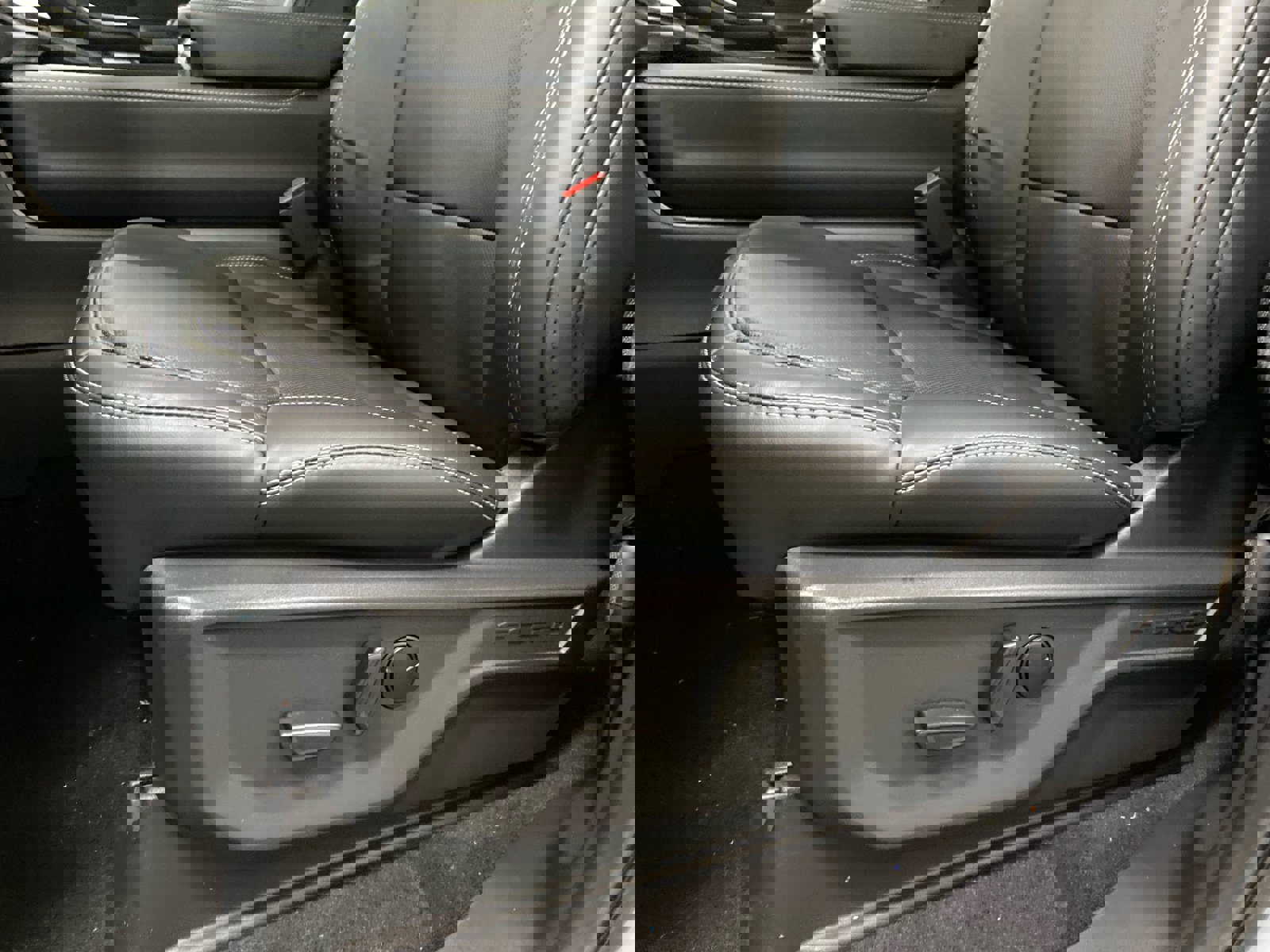 New 2025 Ford Expedition Max Platinum w/ Stealth Performance Package image 29