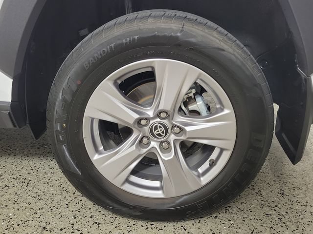 Used 2025 Toyota RAV4 XLE FWD image 8
