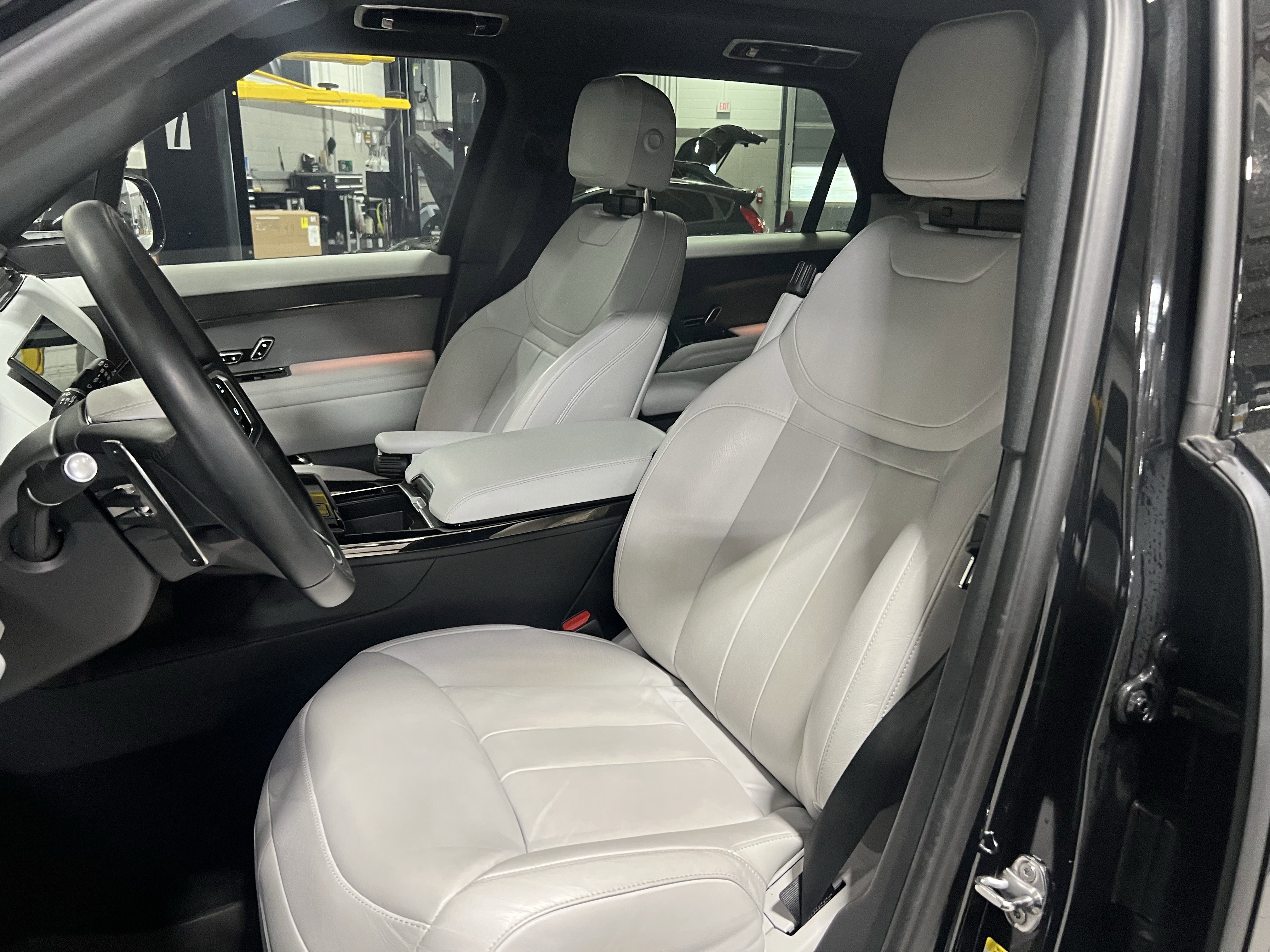 Used 2025 Land Rover Range Rover Sport AWD/4WD image 15