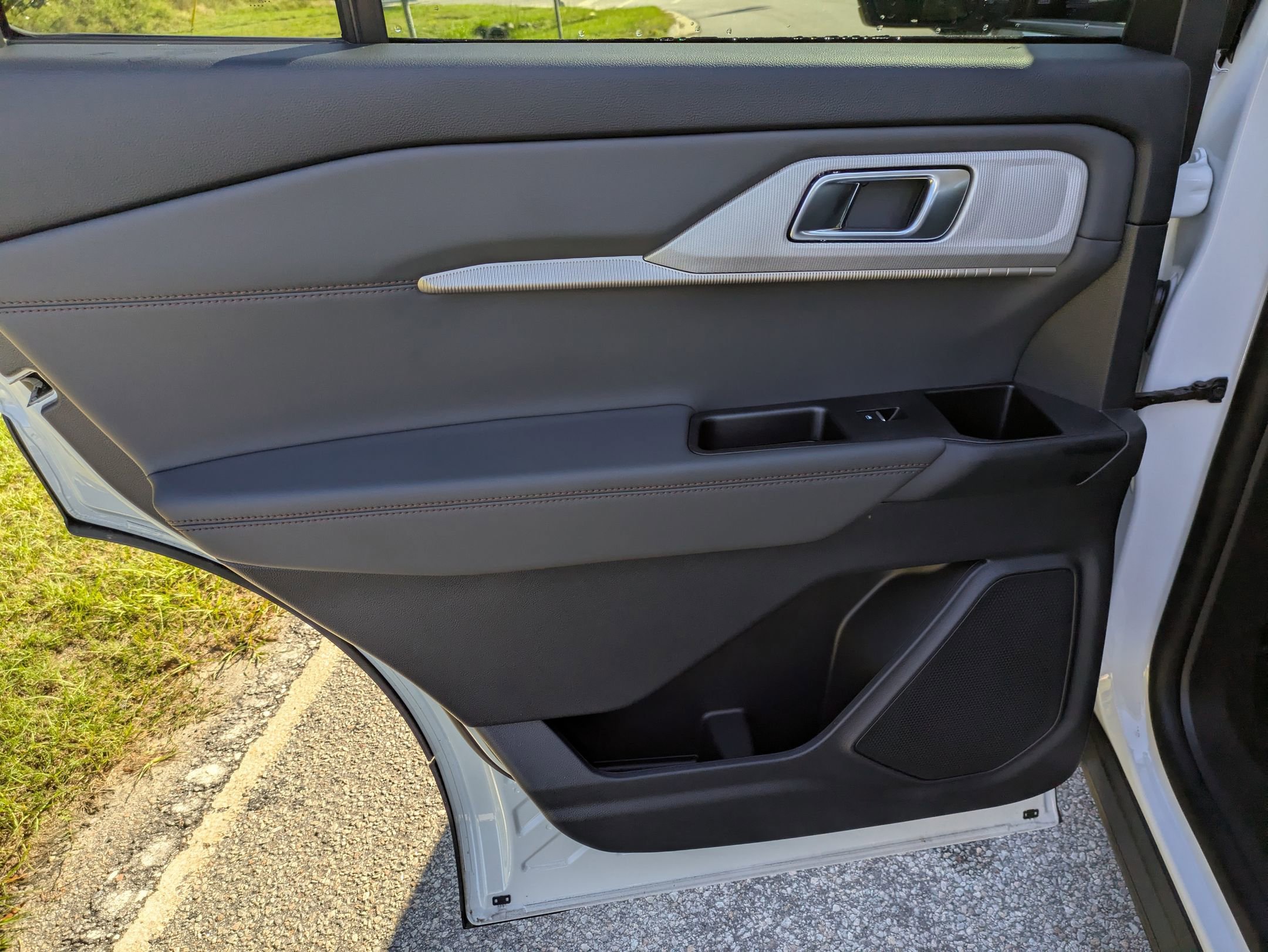 Certified 2025 Ford Explorer Active image 32