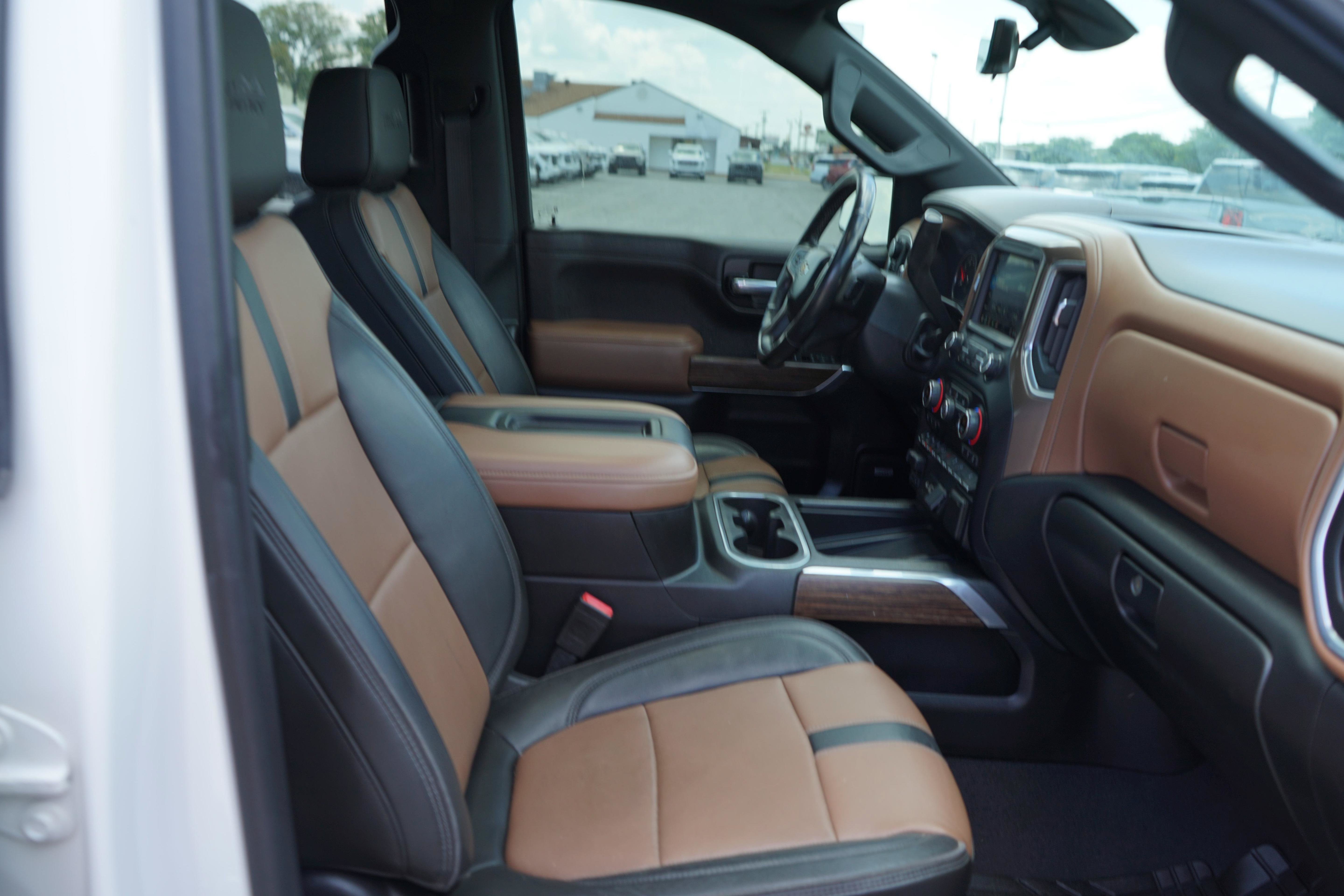 Used 2020 Chevrolet Silverado 1500 High Country w/ Technology Package AWD/4WD image 26