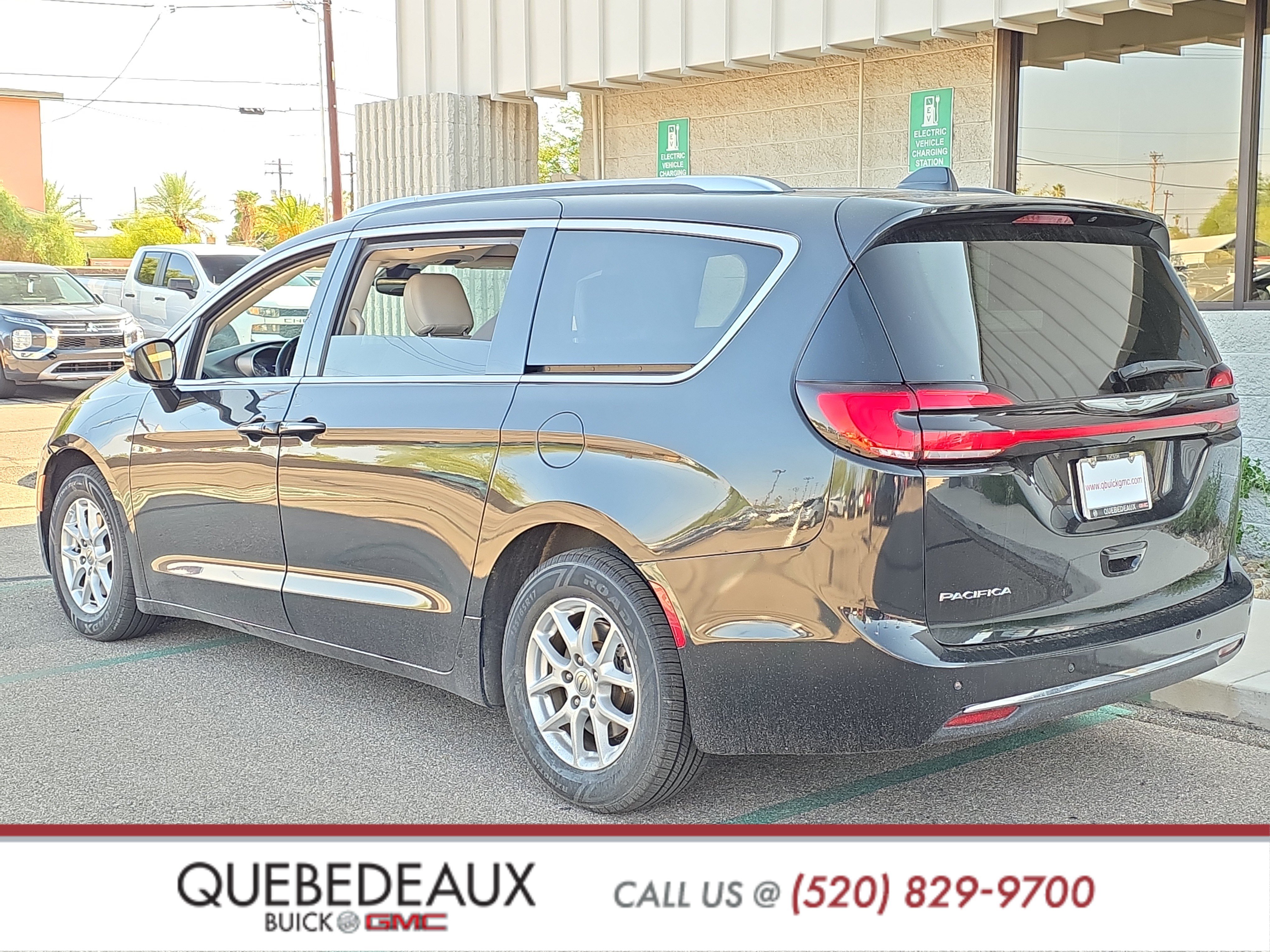 Used 2021 Chrysler Pacifica Touring-L FWD image 5