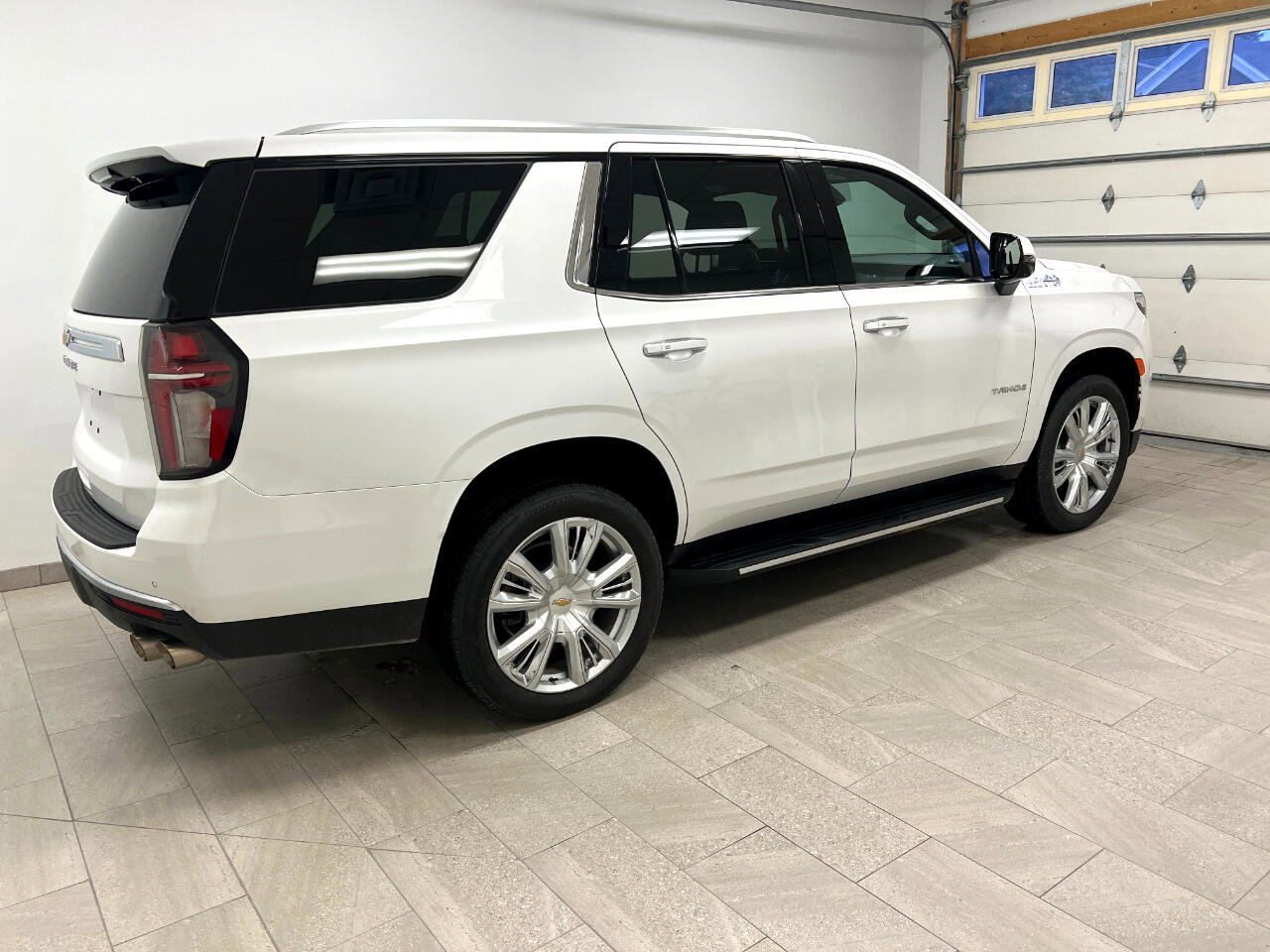 Used 2024 Chevrolet Tahoe High Country image 9