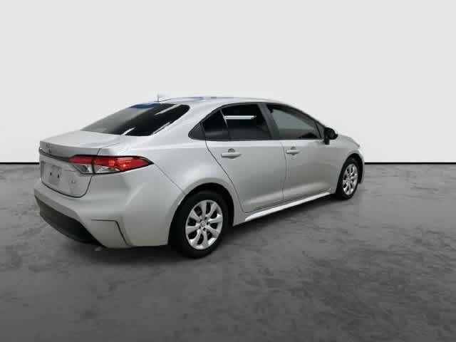 Used 2025 Toyota Corolla LE FWD image 4