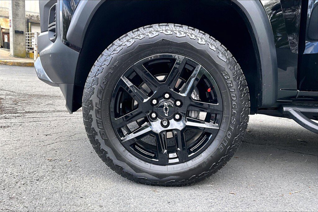 Used 2025 Chevrolet Colorado Trail Boss w/ Midnight Edition image 15