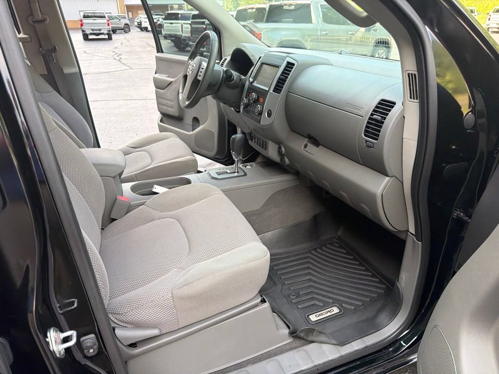 Used 2021 Nissan Frontier SV w/ Midnight Edition Floor Mats AWD/4WD image 17