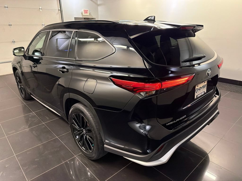 Used 2023 Toyota Highlander XSE AWD/4WD image 4