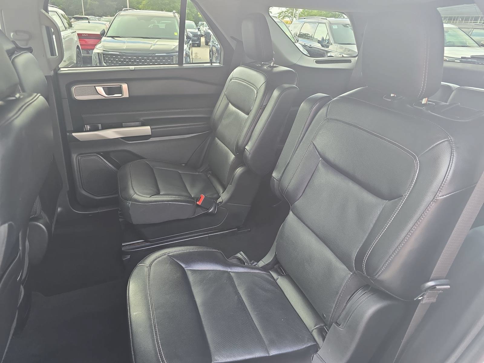 Used 2022 Ford Explorer Limited w/ Equipment Group 301A AWD/4WD image 13