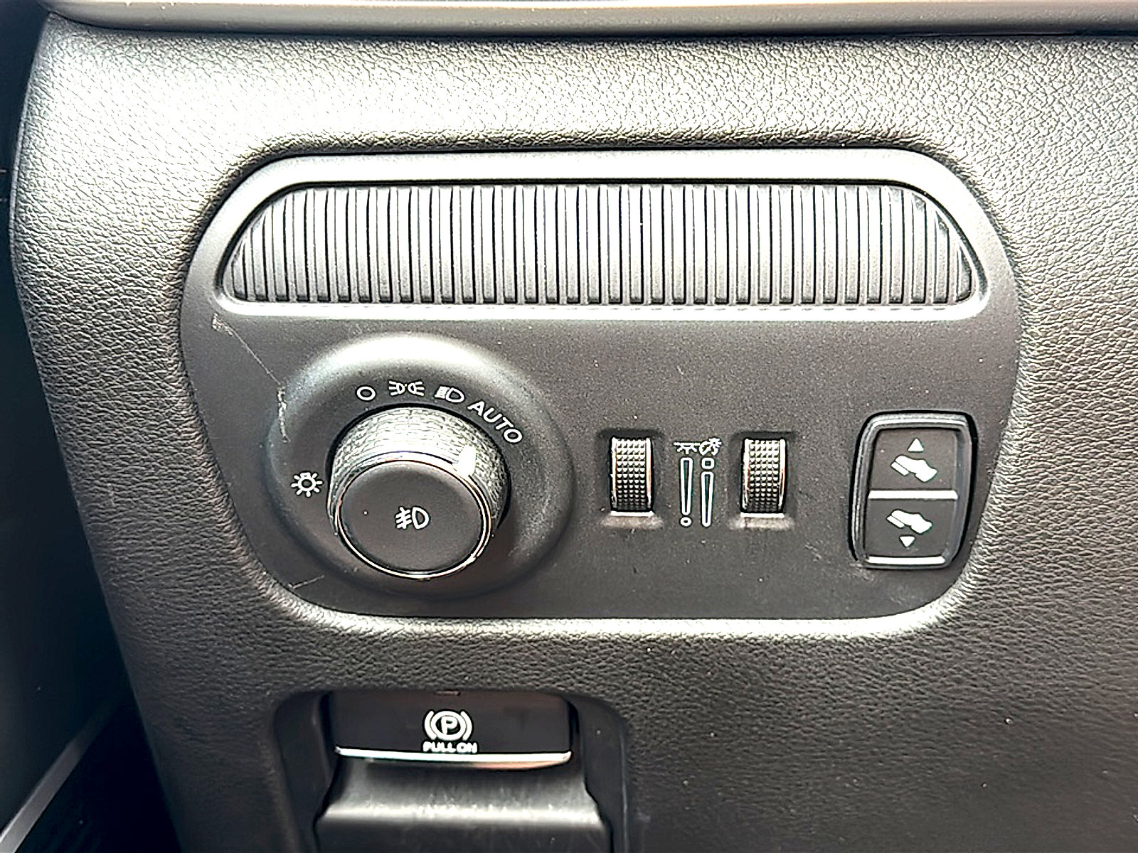 Used 2024 Jeep Wagoneer Series II w/ Flexible Seating Group RWD image 36