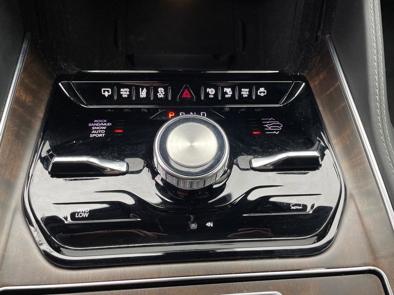 Used 2022 Jeep Grand Wagoneer Series I AWD/4WD image 40