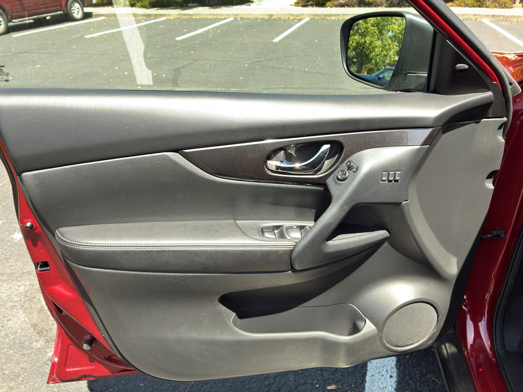 Used 2019 Nissan Rogue SV w/ Premium Package FWD image 20