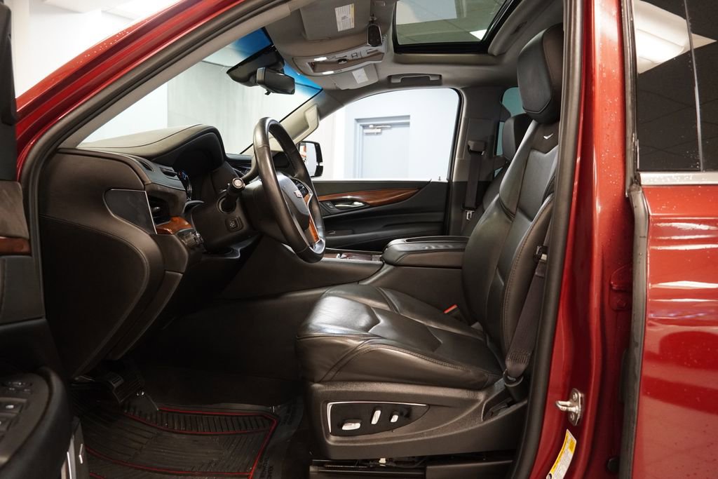 Used 2017 Cadillac Escalade ESV Luxury image 5