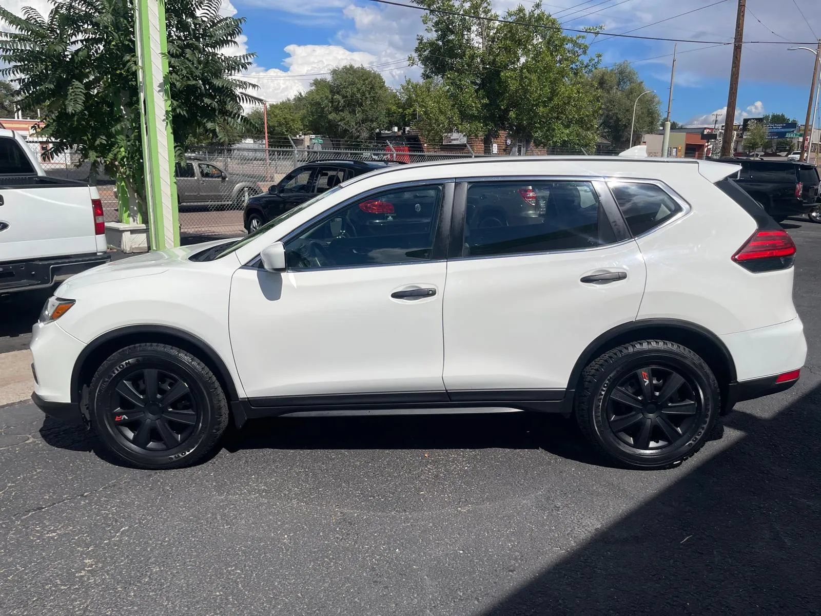 Used 2017 Nissan Rogue S AWD/4WD image 5