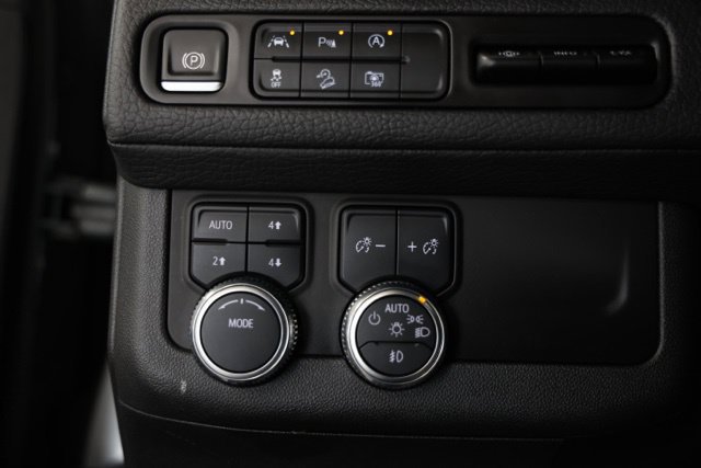 Used 2023 GMC Yukon Denali AWD/4WD image 24