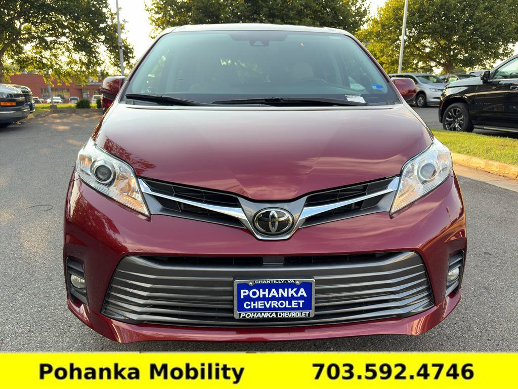 Used 2020 Toyota Sienna XLE w/ XLE Navigation Package FWD image 2