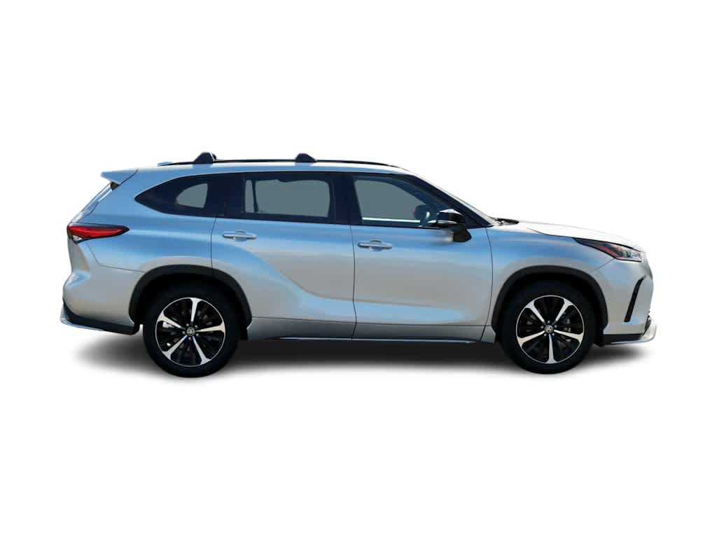 Used 2021 Toyota Highlander XSE AWD/4WD image 4