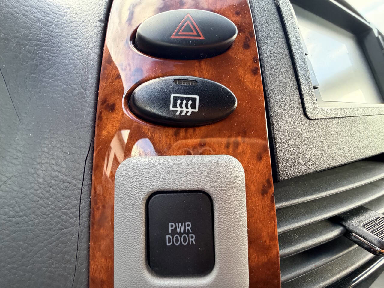 Used 2010 Toyota Sienna XLE Limited image 24
