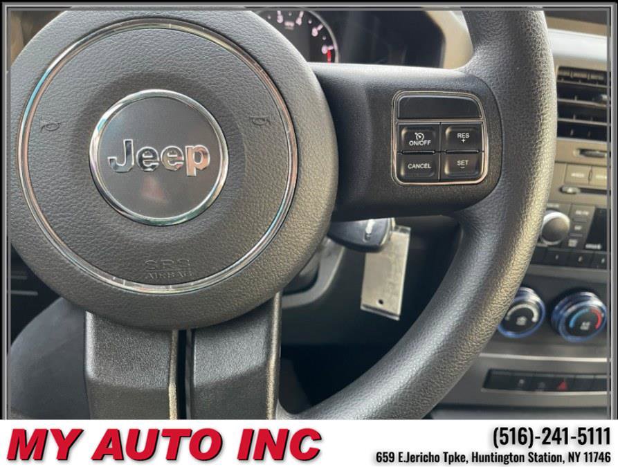 Used 2012 Jeep Liberty Sport image 18