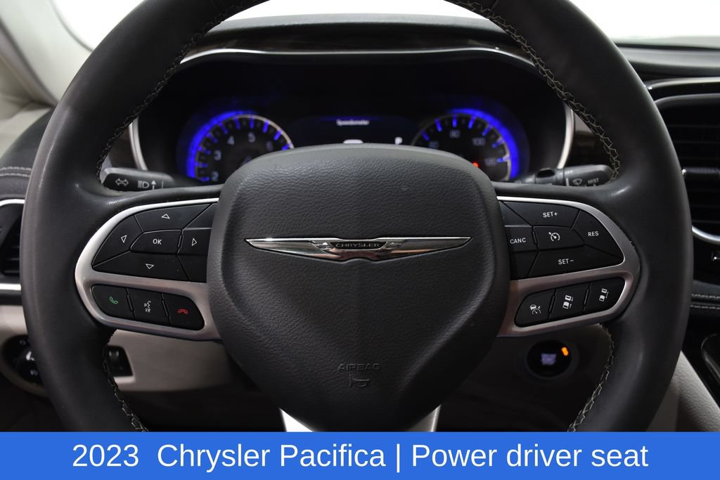Used 2023 Chrysler Pacifica Limited FWD image 11