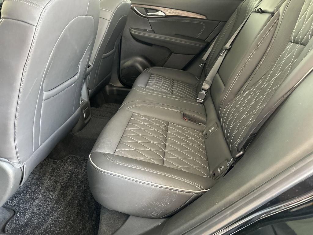 Used 2023 Buick Envision Avenir image 31