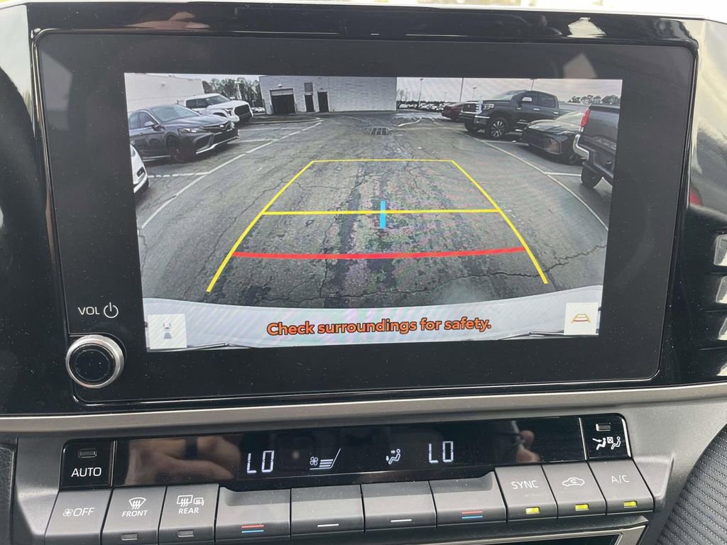 Used 2025 Toyota Camry SE w/ Convenience Package image 40