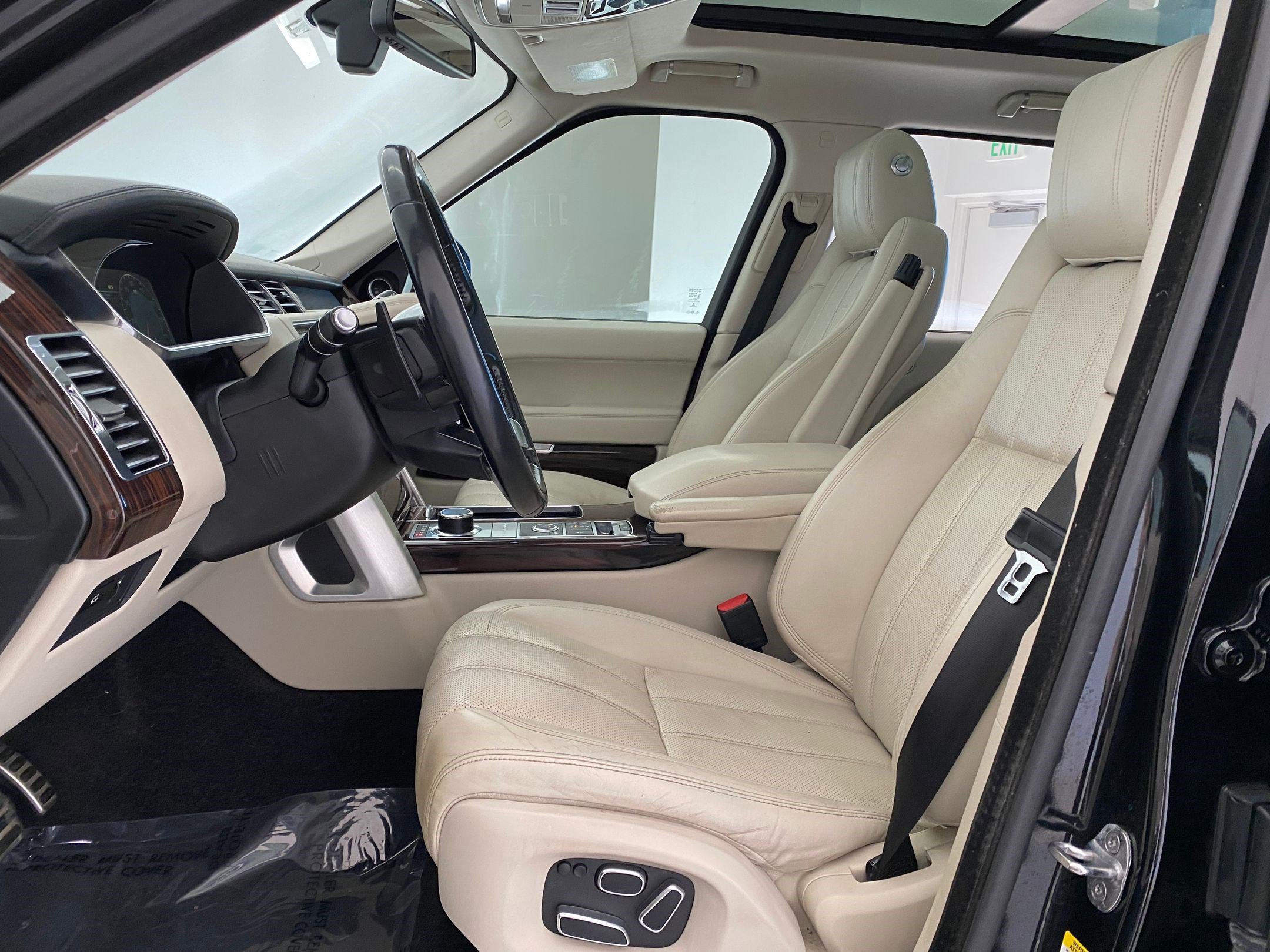 Used 2014 Land Rover Range Rover Supercharged image 4